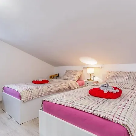 Ivana B4 N1 Apartment *