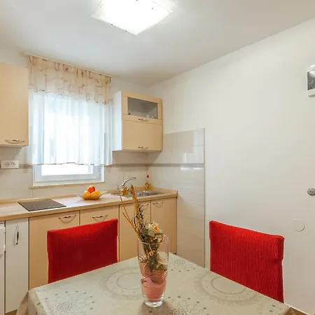 Apartment Ivana B4 N1 *